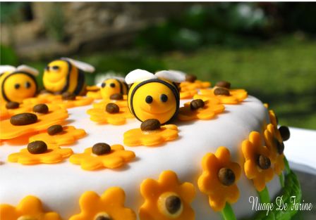 Le Gateau Des Abeilles Nuage De Farine